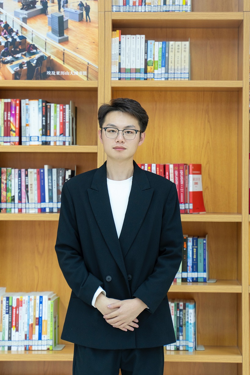 李彬